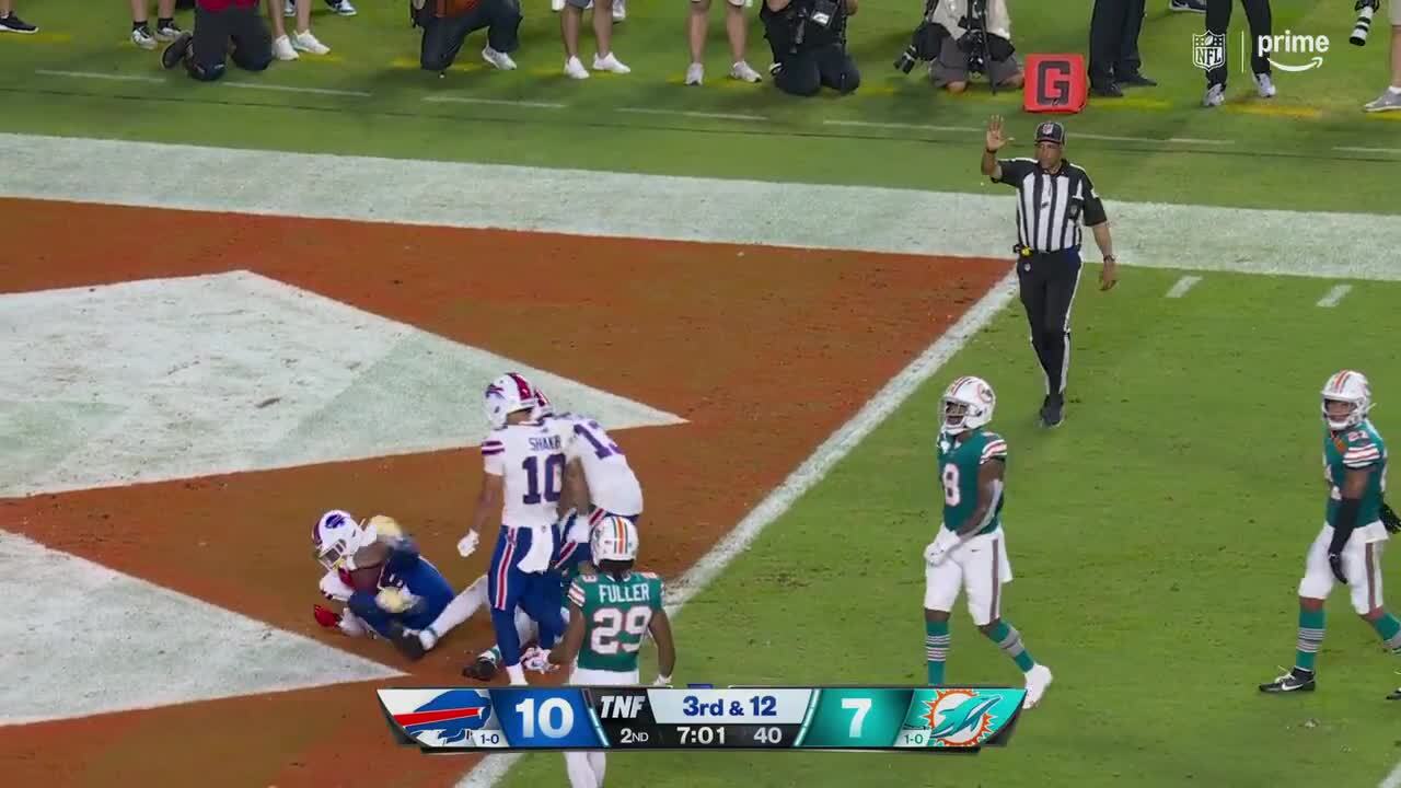 Can't-Miss Play: Josh Allen's off-platform DIME goes for 33-yard gain and near-T