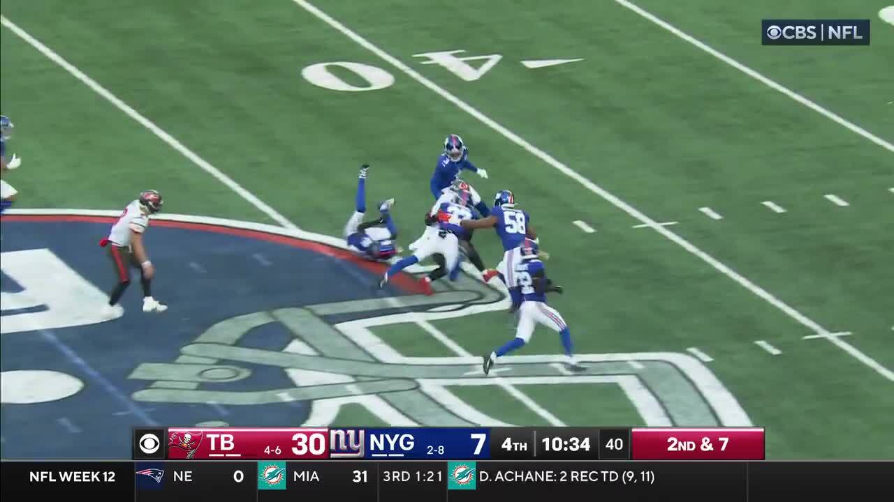 Can't-Miss Play: 56-yard burst! Bucky Irving follows Mayfield's lead block on bi