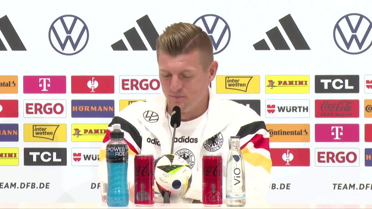 "Habe nichts mitgebracht!" Reporter will Kuchen von Toni Kroos | DFB-PK