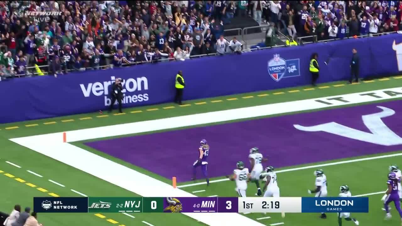 Can't-Miss Play: 63-yard pick-six! Andrew Van Ginkel reads Rodgers' eyes for 202