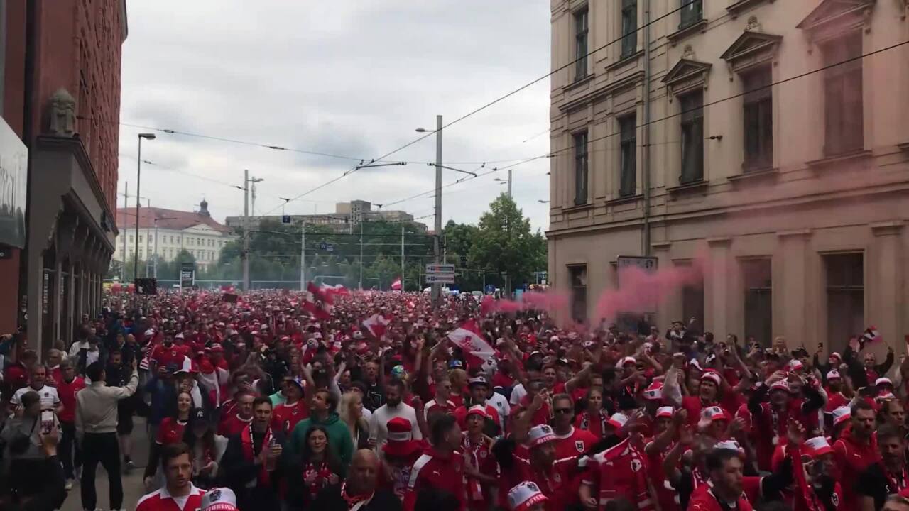 Riesiger Österreich-Fanmarsch in Leipzig von Duell gegen die Türkei