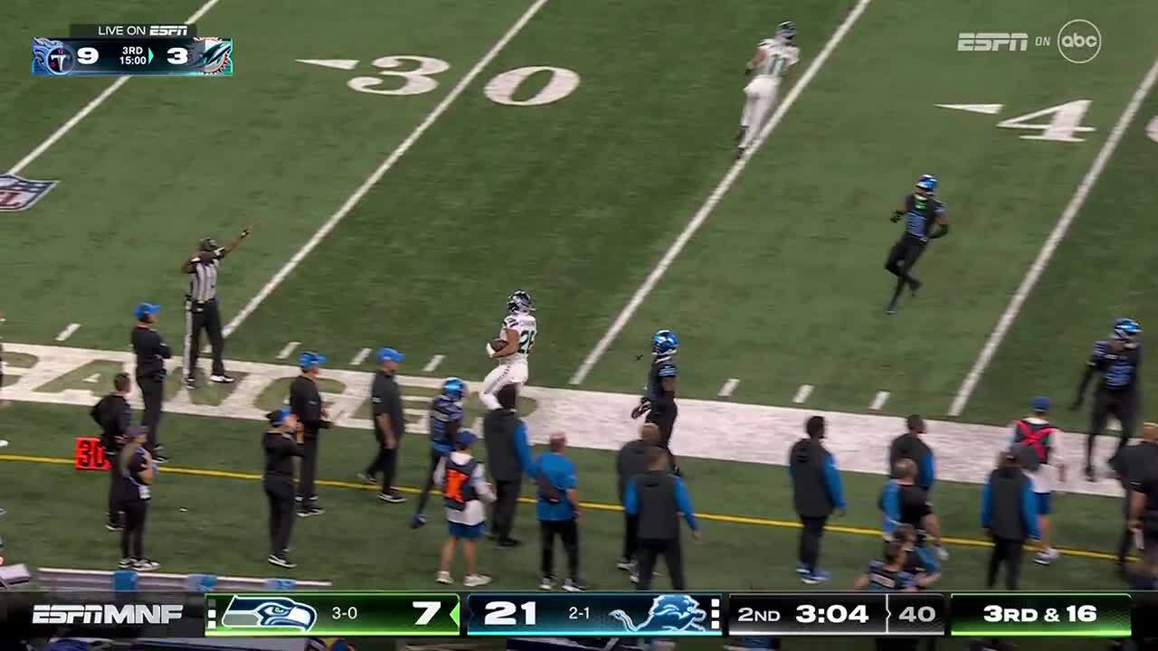 Can't-Miss Play: Lateral magic! Three Seahawks touch football on 17-yard pickup