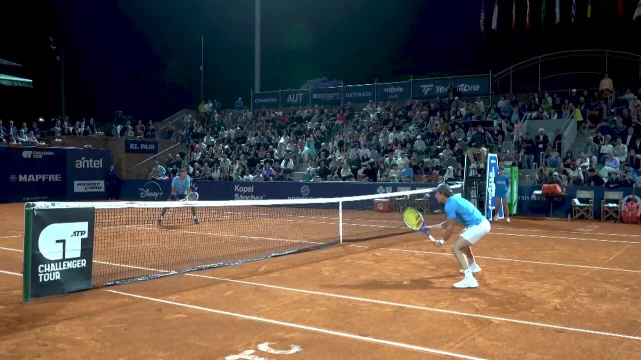 Fußballschuhe sind am Nagel – Diego Forlan spielt nun professionell Tennis