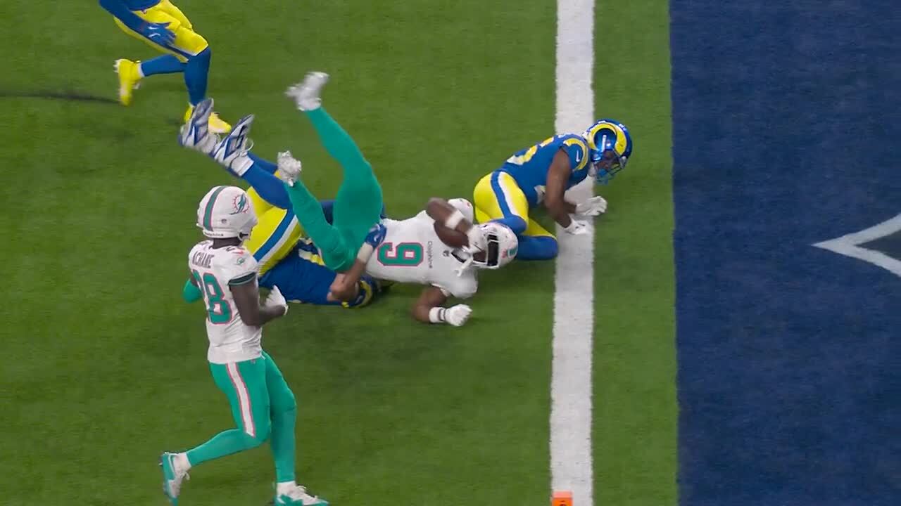 Can't-Miss Play: Jonnu Smith's 33-yard catch and run gets Fins to Rams' 1-yard l