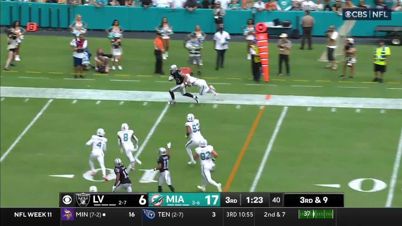 Best catches from Brock Bowers' 126-yard game Week 11