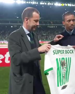 Sporting faz homenagem a Nani