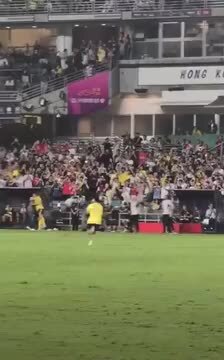 Criança invade jogo do Al Nassr por Cristiano Ronaldo
