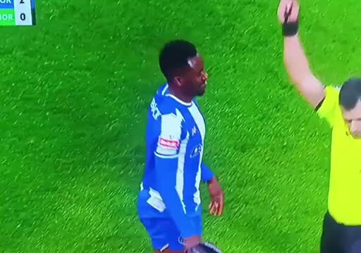 Entrada bárbara de Zaidu sobre Diogo Travassos, ala cedido pelo Sporting