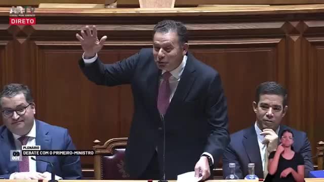 Luís Montenegro goza com o Sporting