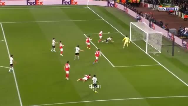 Sporting ficou a pedir penálti sobre Maxi Araújo