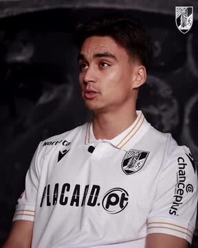 Hevertton Santos assina pelo Vitória de Guimarães