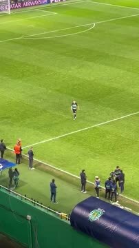 Viktor Gyokeres abandona o relvado em Alvalade