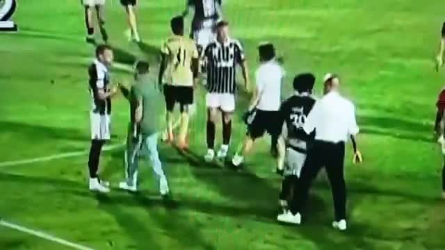 Rui Borges e Luis Suárez não se cumprimentam no final do Estrela - Sporting