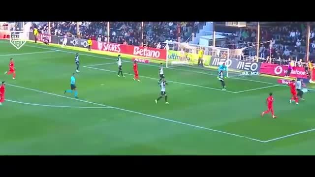 Alberto Costa, possível reforço do Sporting, em grande ao serviço do Vitória