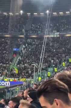 Adeptos do Sporting em festa no Juventus Stadium