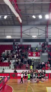 Jogadores e adeptos do Sporting em festa após vitória frente ao Benfica