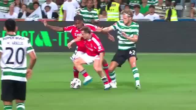 Entrada bárbara de Leandro Barreiro sobre Hjulmand no Sporting - Benfica