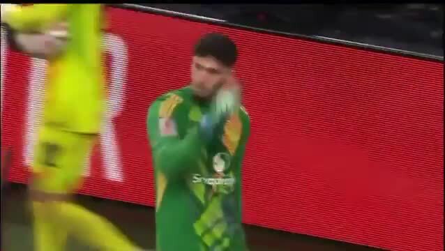 Defesa de Altay Bayindir que deu a vitória a Amorim, ex Sporting