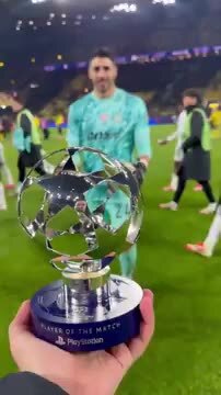 Rui Silva recebe prémio de melhor em campo no Dortmund - Sporting