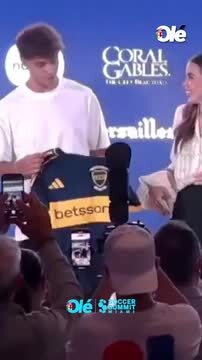 Com Benfica atento, João Félix recebe camisola do Boca Juniors