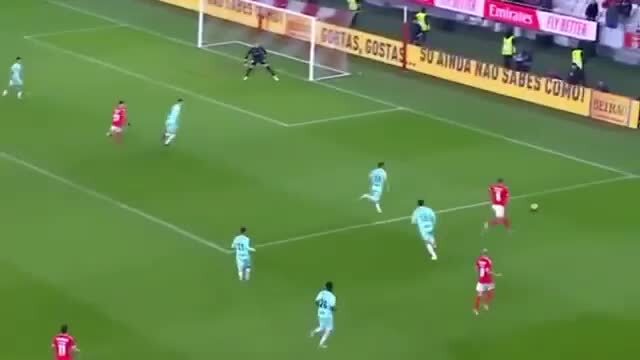 Arthur Cabral está de malas feitas e pode deixar Benfica