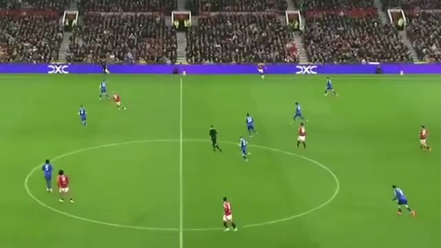 Com Benfica atento, Victor Lindelof mostra-se em altas no Manchester United