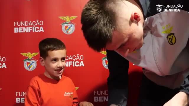 Nunca será só futebol: Benfica concretiza sonho do pequeno Gonçalo