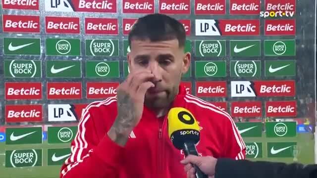 Nicolás Otamendi dá a cara após desaire do Benfica