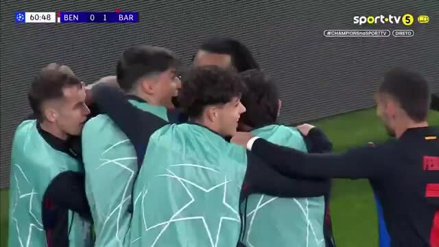 Raphinha volta a faturar contra o Benfica e Barcelona vence