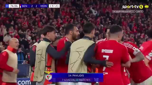 Pavlidis coloca o Benfica à frente de penálti