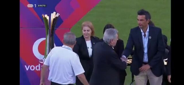 Fernando Tavares em momento de tensão com Presidente da MAG do Benfica