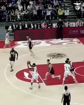 Oficial! Koby McEwen reforça a equipa de basquetebol do Benfica
