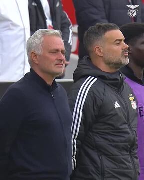 José Mourinho emocionado na homenagem do Benfica a Silvino