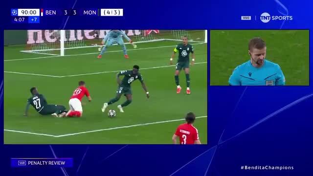 Veja o lance polémico do penálti anulado a favor do Benfica
