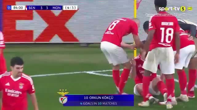 Kokçu faz a reviravolta e Benfica elimina o Monaco