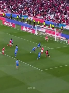 Claudio Echeverri espalhou magia no Benfica - Gil Vicente
