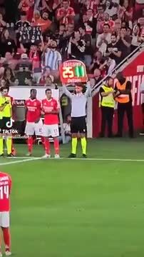 Recorde o regresso de Renato Sanches ao Benfica