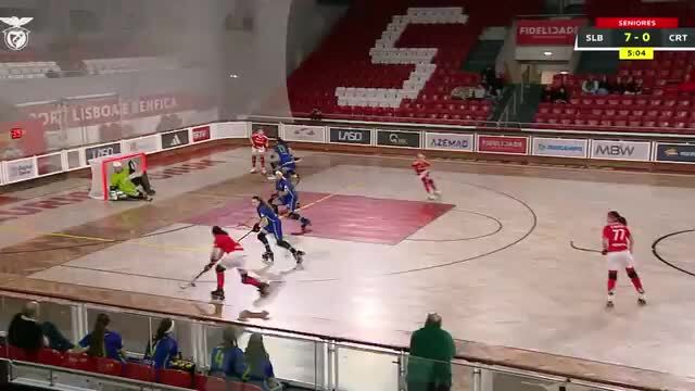 Miúdas do hóquei aplicam chapa 13 e Benfica reforça liderança