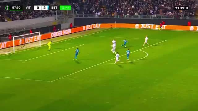Antony, alvo do Benfica, brilha na Liga Europa