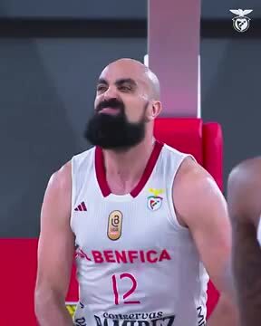 Ben Romdhane com raça de capitão no Benfica