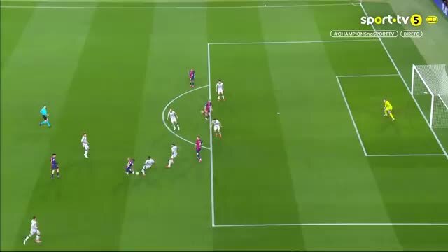 Raphinha abre o marcador no Barcelona - Benfica