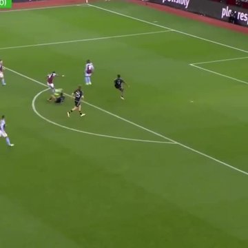 Bomba de Jhon Durán antes de chegar ao Benfica
