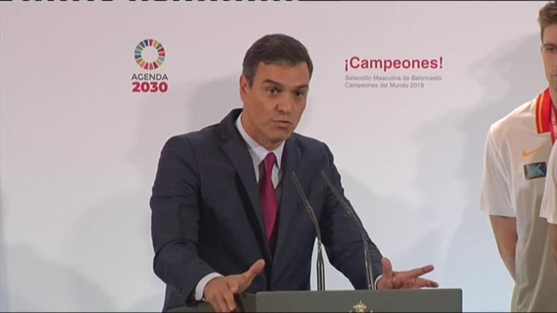 Sánchez recibe en Moncloa a la selección española de baloncesto