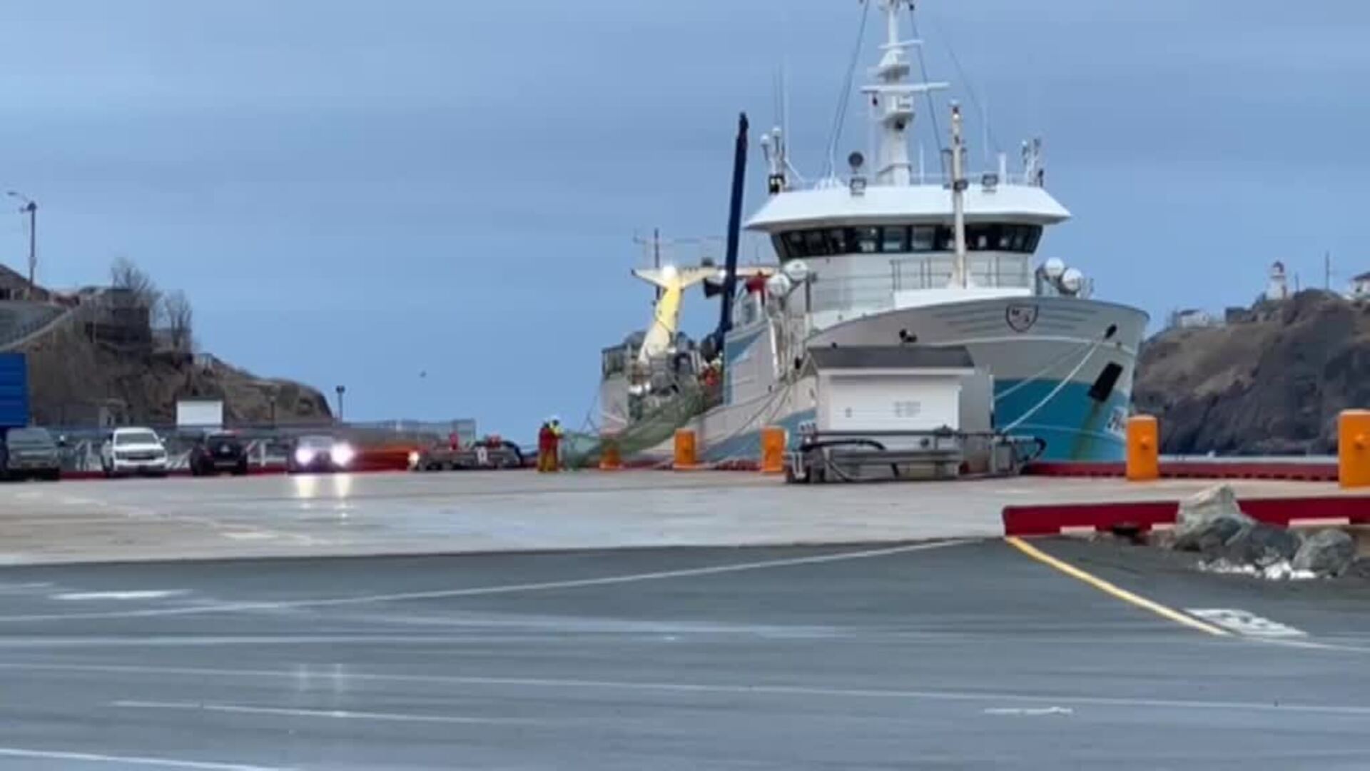 Llega a Terranova (Canadá) el barco con los tres supervivientes y siete cadáveres del Villa de Pitanxo