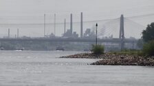 La sequía en Alemania afecta al transporte fluvial por el río Rin