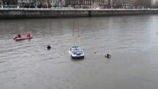 Encuentran sin vida el cuerpo de un ertzaina cuyo coche patrulla cayó al río esta madrugada en San Sebastián