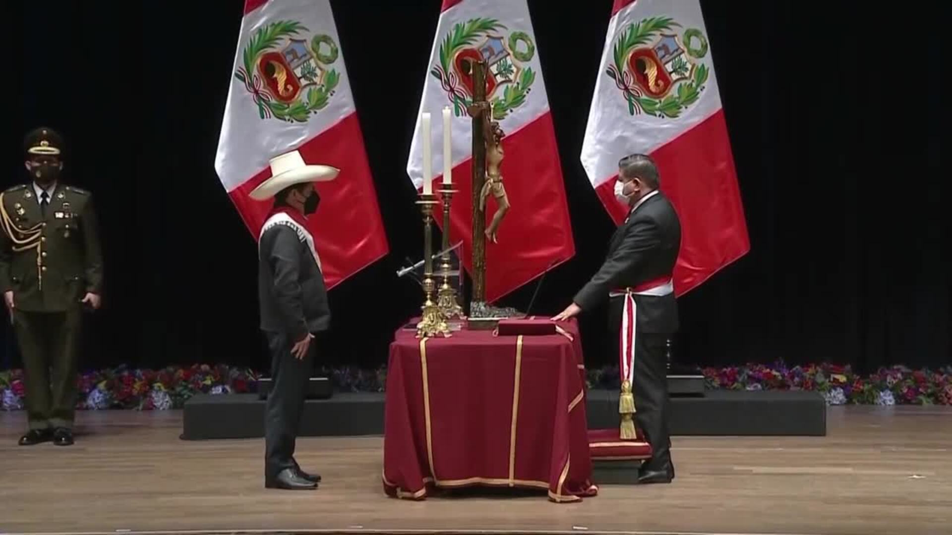 Gobierno de Perú toma posesión entre discrepancias por nombramiento del primer ministro