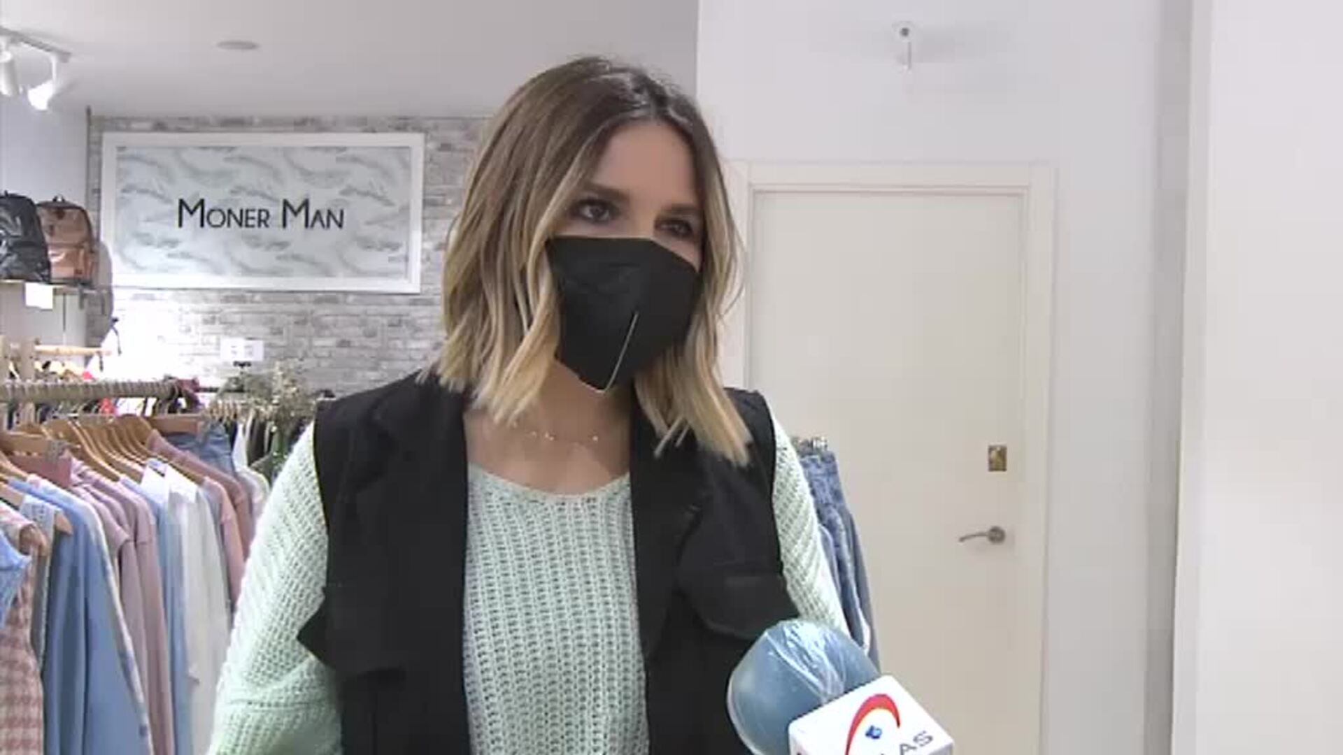 Los valencianos celebran al sol la vuelta a las terrazas