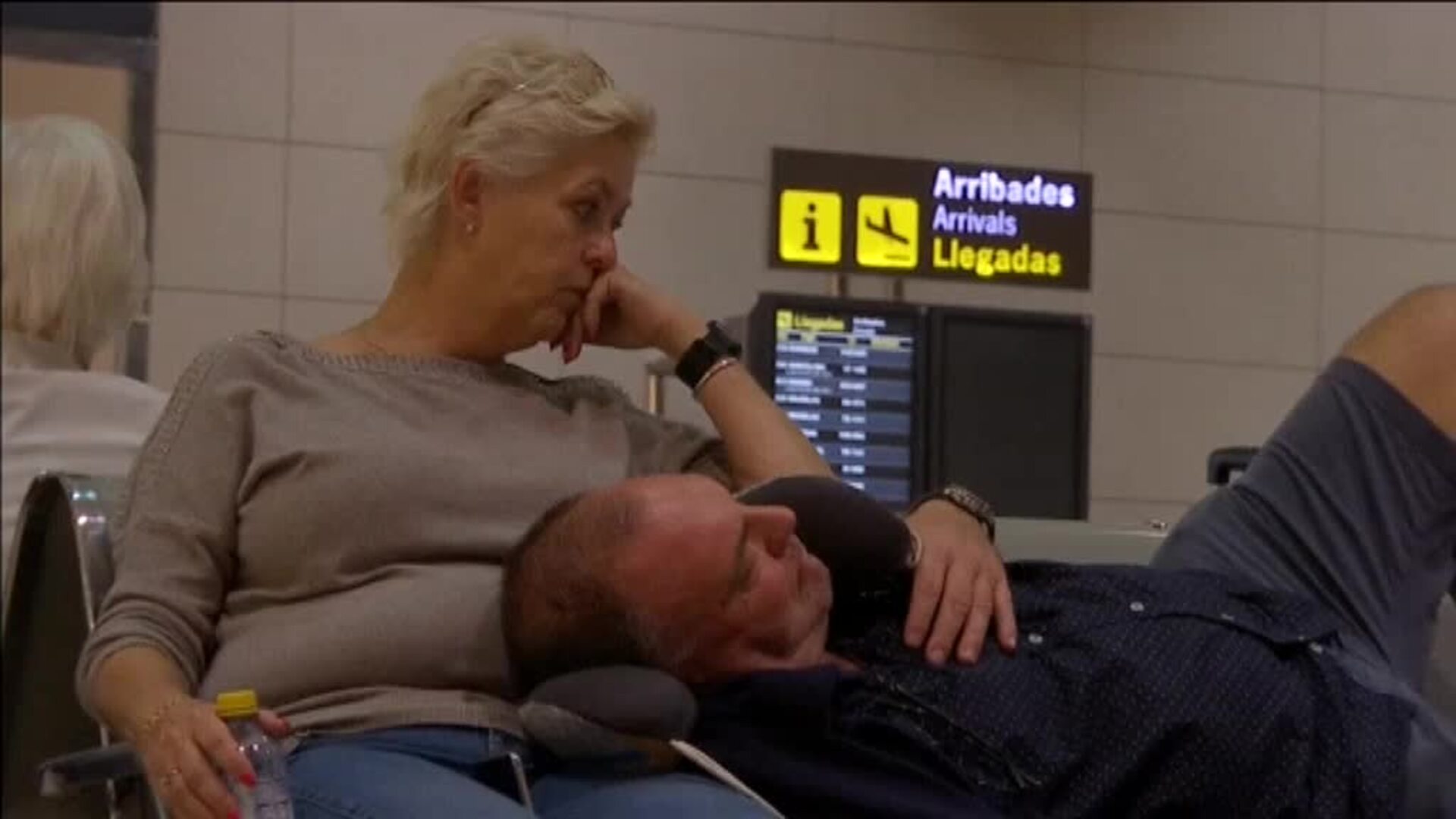 Miles de turistas atrapados en el aeropuerto de Alicante a causa de la gota fría