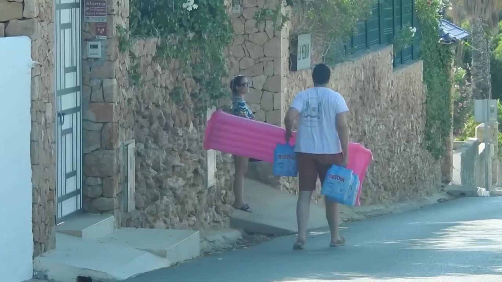 Álex Lequio disfruta del mar con su novia y sus amigos